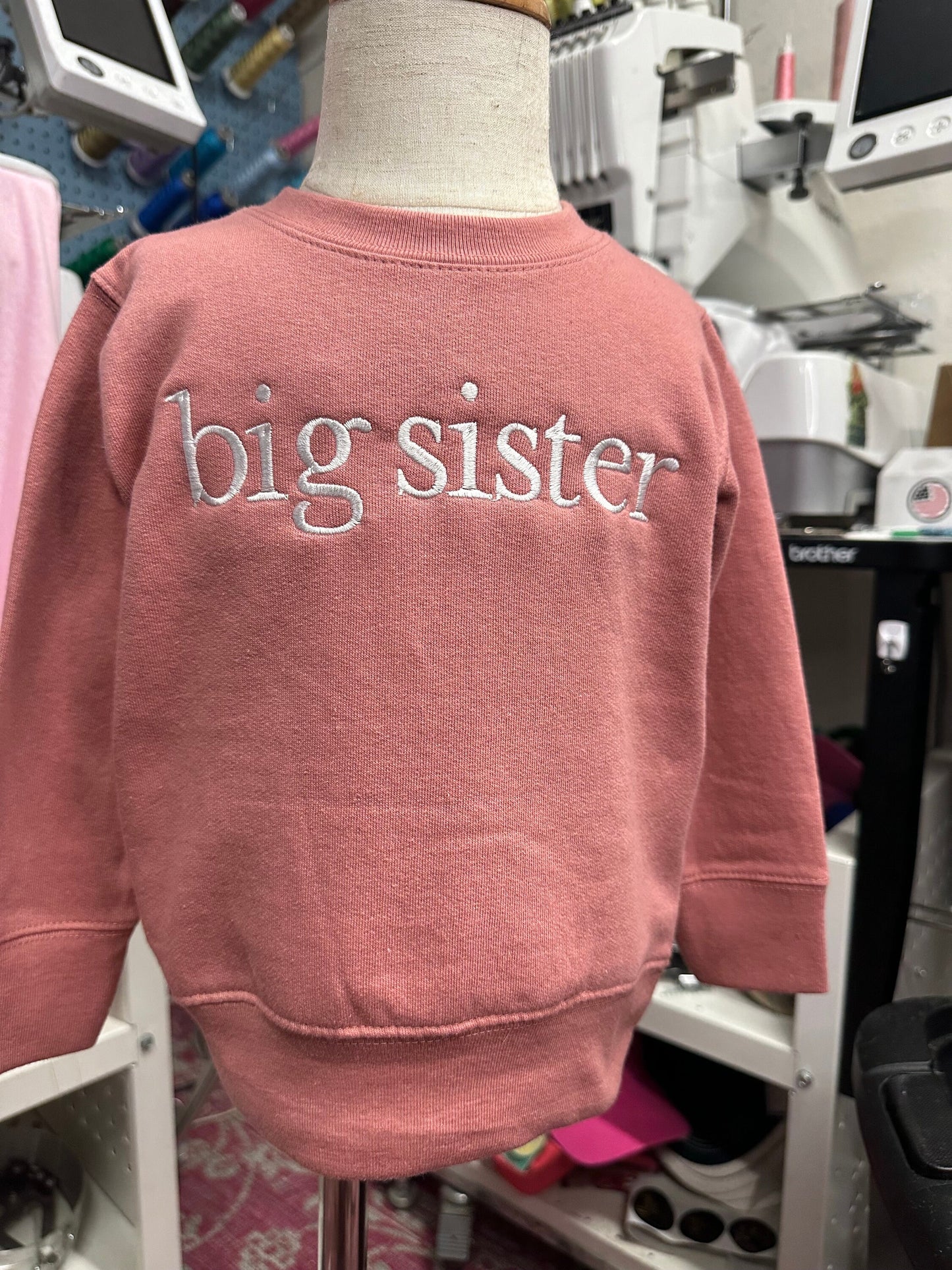 Big Sister Floral Embroidered mauve sweatshirt - Sibling Pregnancy Announcement - girly Big Sis sweatshirt - pink Big Sister sweatshirt