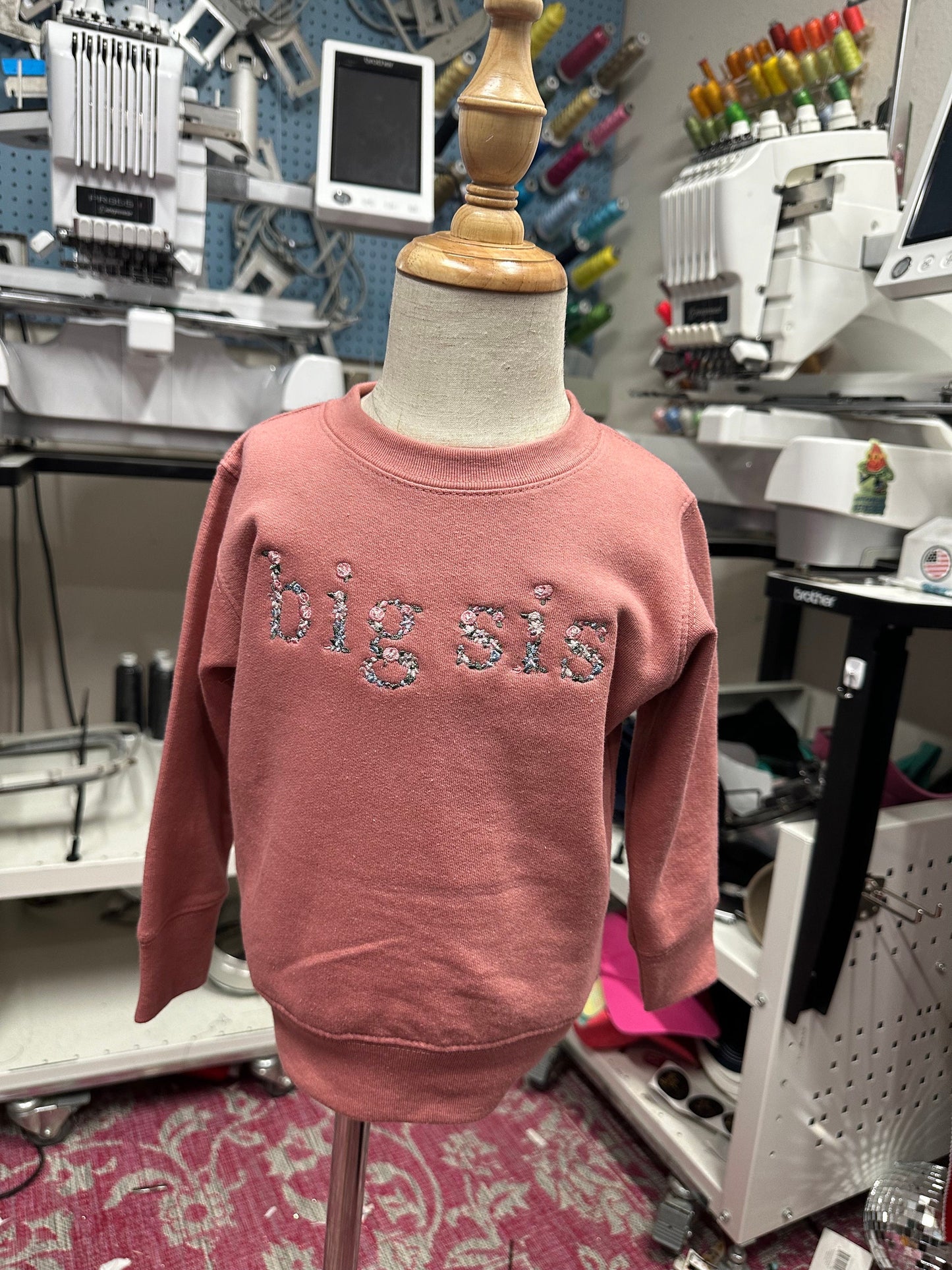 Big Sister Floral Embroidered mauve sweatshirt - Sibling Pregnancy Announcement - Floral Big Sis sweatshirt - Floral Big Sister sweatshirt