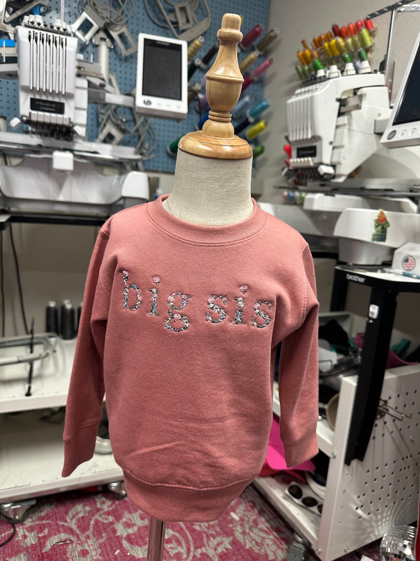 Big Sister Floral Embroidered mauve sweatshirt - Sibling Pregnancy Announcement - Floral Big Sis sweatshirt - Floral Big Sister sweatshirt