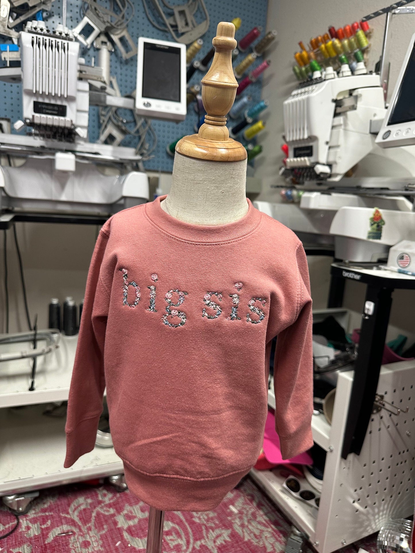 Big Sister Floral Embroidered mauve sweatshirt - Sibling Pregnancy Announcement - Floral Big Sis sweatshirt - Floral Big Sister sweatshirt
