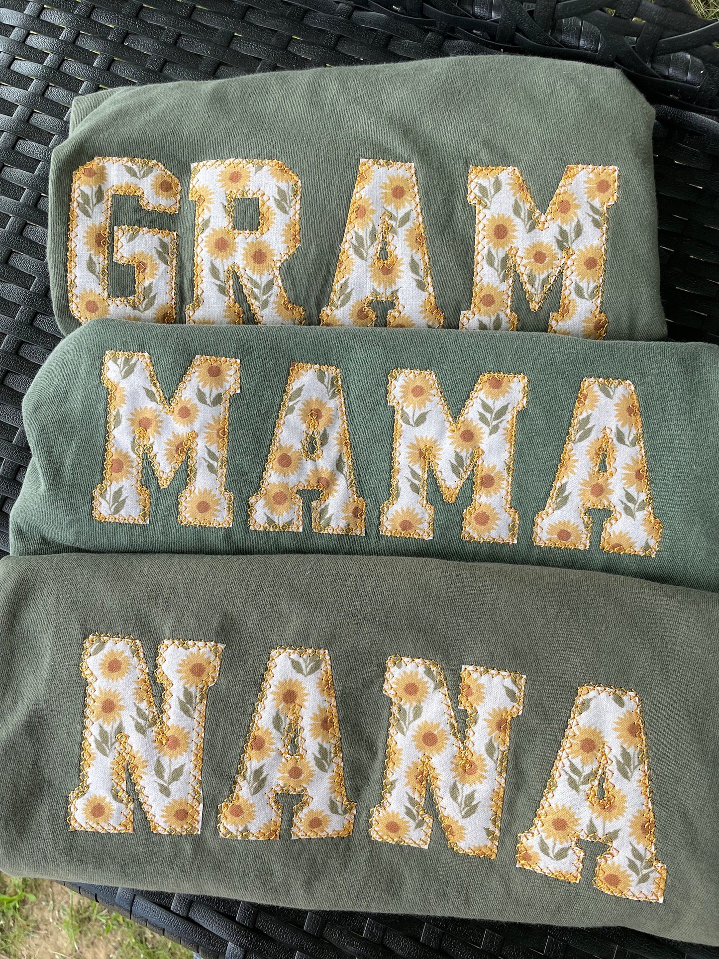 Embroidered Sunflower Mama Short Sleeve Shirt - Appliqué Mama Shirt - Mama gift - Mom gift
