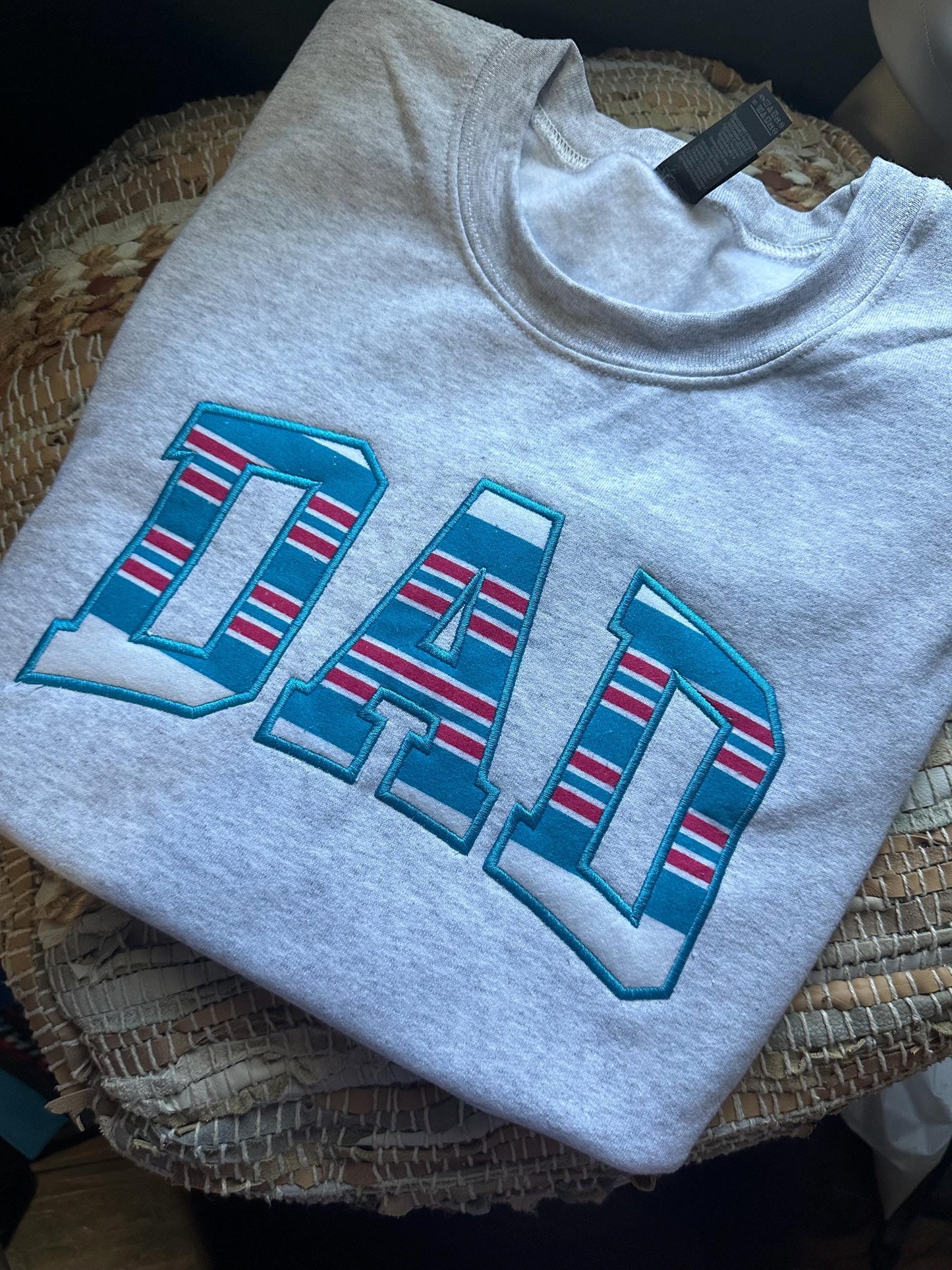 Embroidered hospital blanket Dad sweatshirt - Appliqué Mama sweatshirt - Dad Sweatshirt crewneck - personalized new parents gift