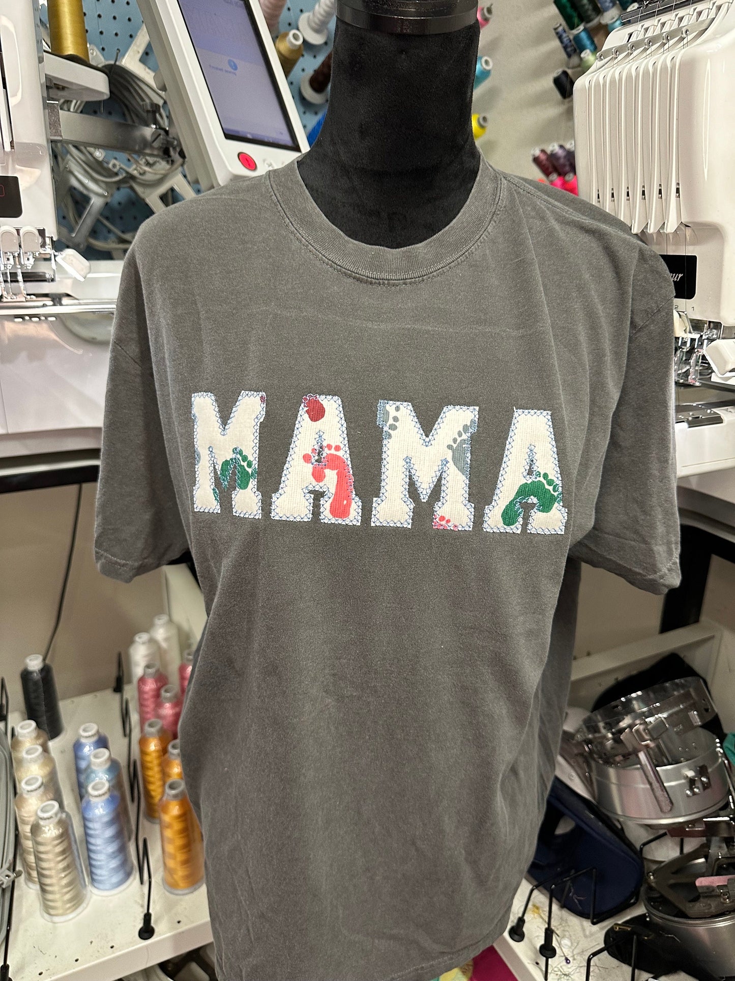 Embroidered Footprint blanket Mama Short Sleeve Shirt - Appliqué Mama Shirt - Mama gift - Mom gift - newborn mom gift - NICU MOM gift