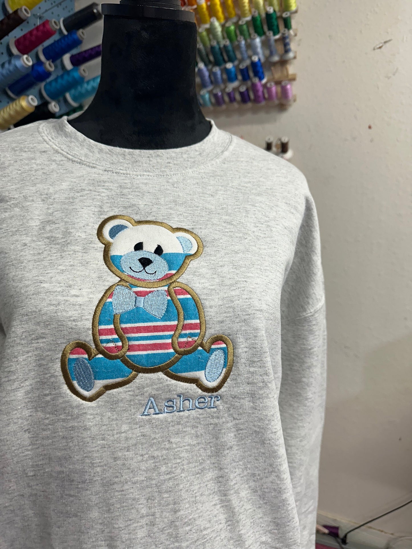 Mama embroidered baby outfit keepsake teddy bear applique sweatshirt, gift for mom, personalized mama shirt, mama sweatshirt baby clothes