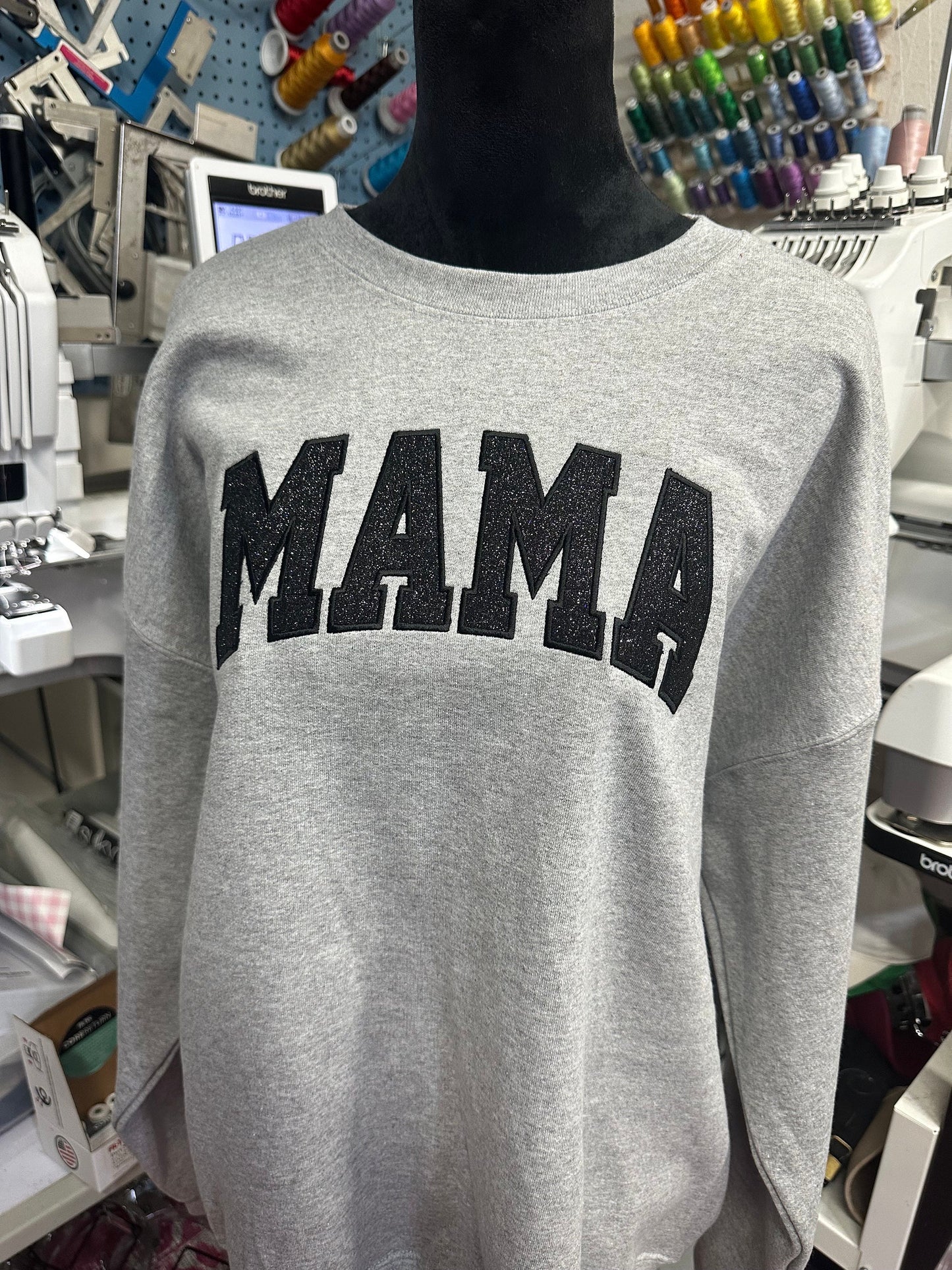 Embroidered glitter vinyl Mama sweatshirt - Appliqué Mama sweatshirt - Mama gift - personalize mama crewneck - personalized embroidery gift
