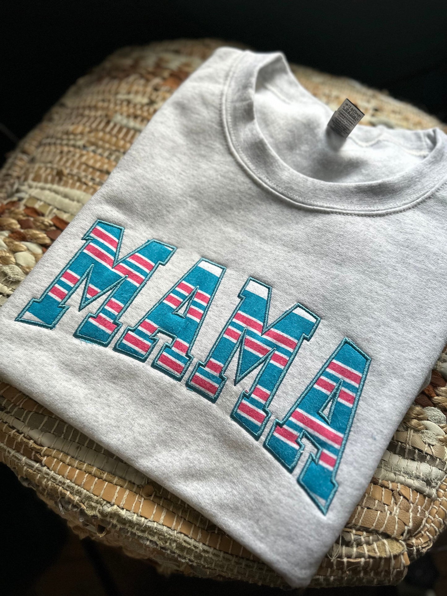 Embroidered hospital blanket Mama sweatshirt - Appliqué Mama sweatshirt - personalize mama crewneck - personalized embroidery gift