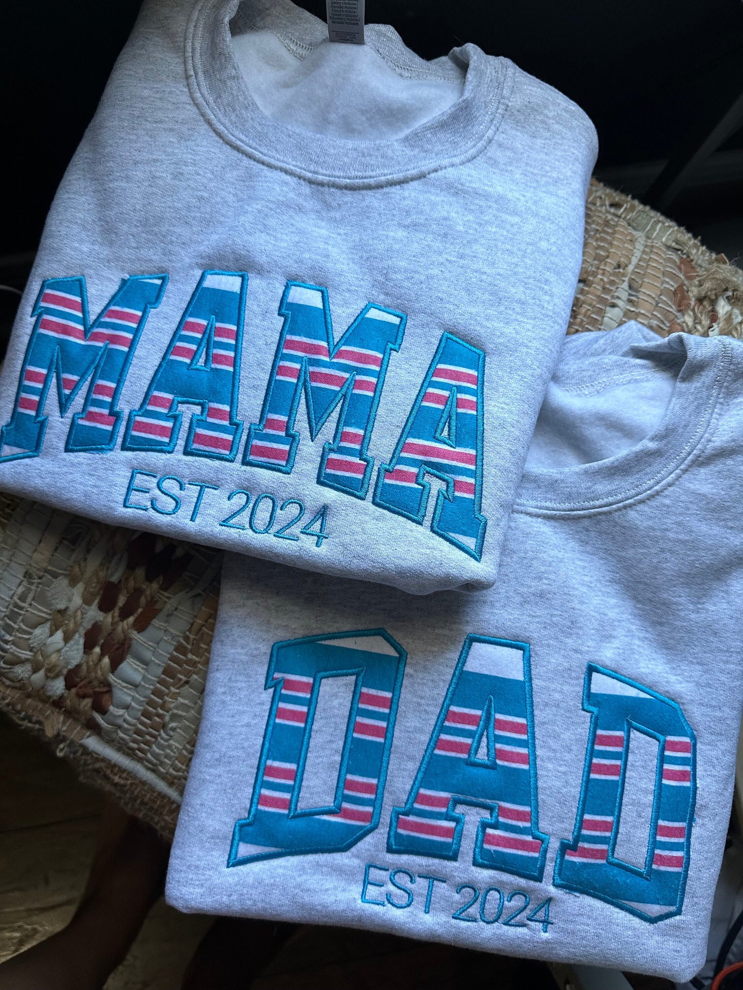 Embroidered hospital blanket Mama and Dad sweatshirt - Appliqué Mama sweatshirt - Dad Sweatshirt crewneck - personalized de parents gift