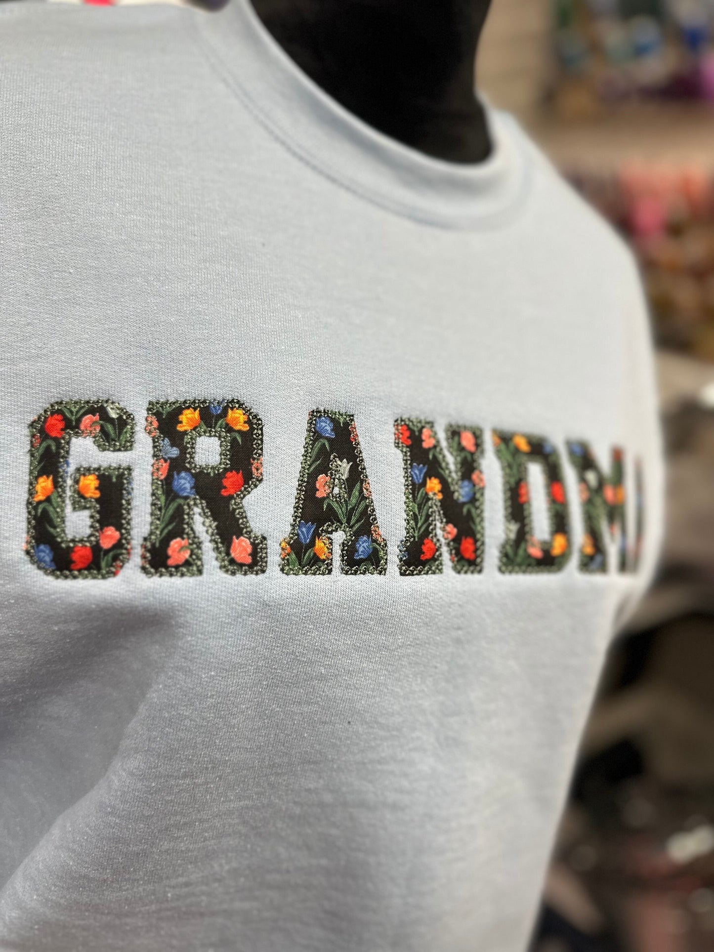 Embroidered tulip GRANDMA sweatshirt - Appliqué GRANDMA sweatshirt - personalized GRANNY crewneck - personalized embroidery grandma gift