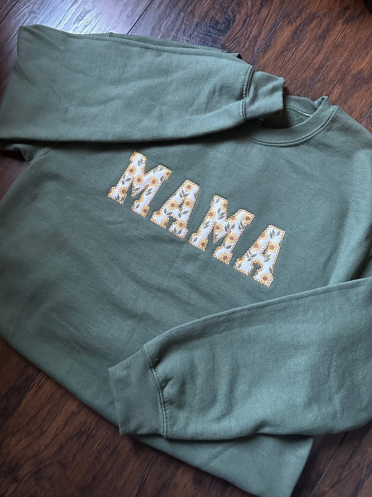 Embroidered Sunflower Mama sweatshirt - Appliqué Mama sweatshirt - Mama gift - Mom gift