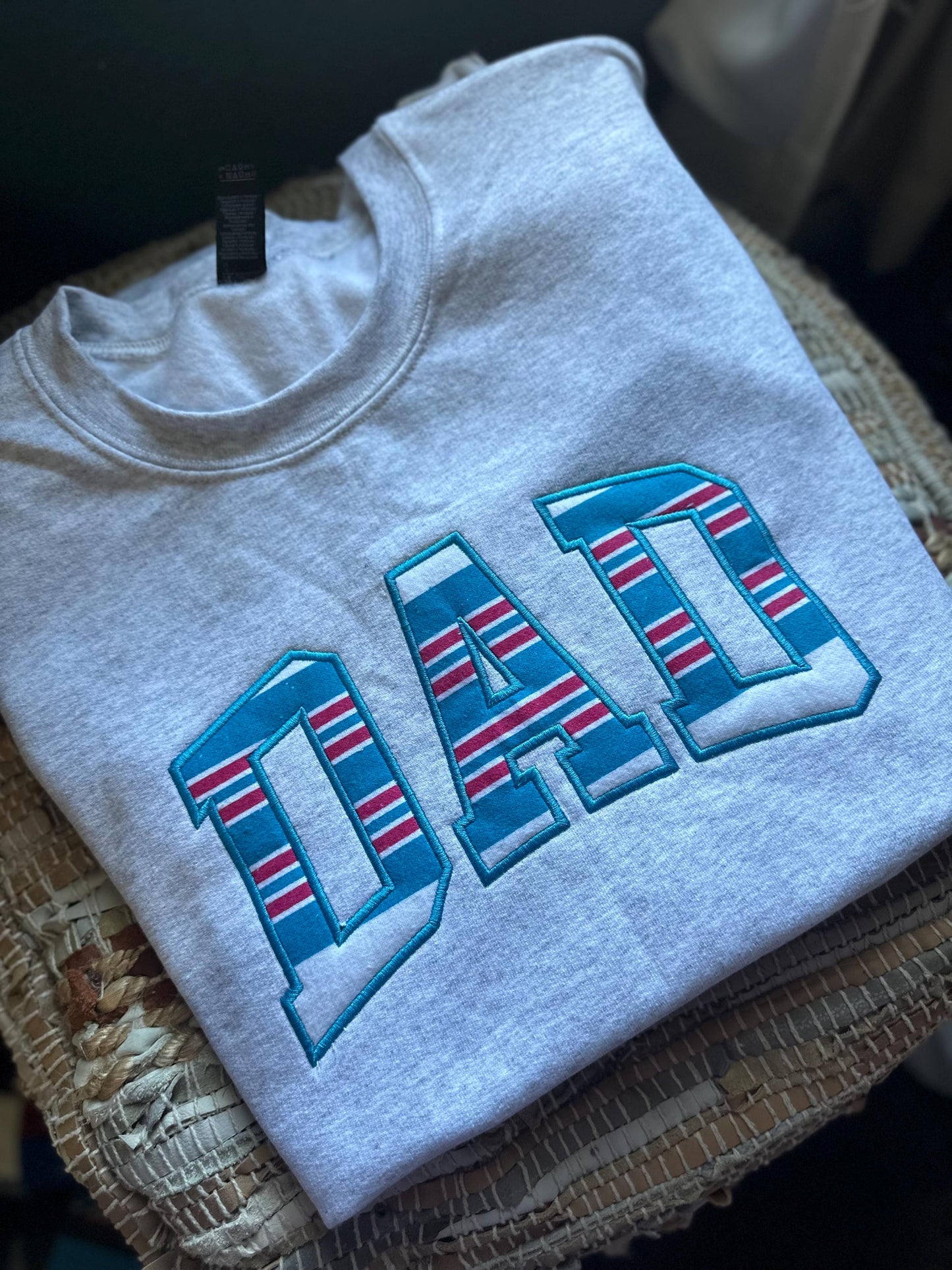 Embroidered hospital blanket Dad sweatshirt - Appliqué Mama sweatshirt - Dad Sweatshirt crewneck - personalized new parents gift