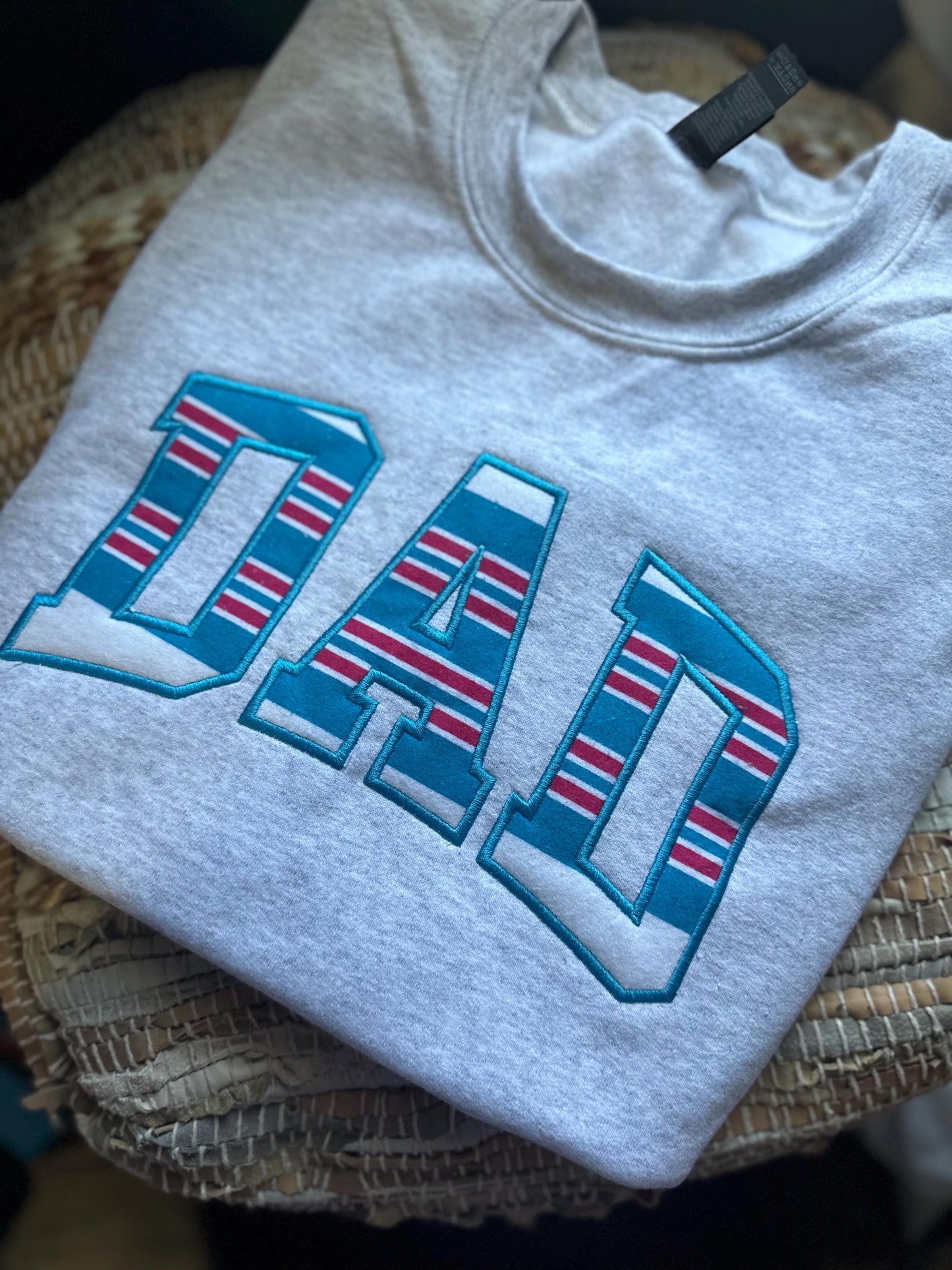 Embroidered hospital blanket Dad sweatshirt - Appliqué Mama sweatshirt - Dad Sweatshirt crewneck - personalized new parents gift