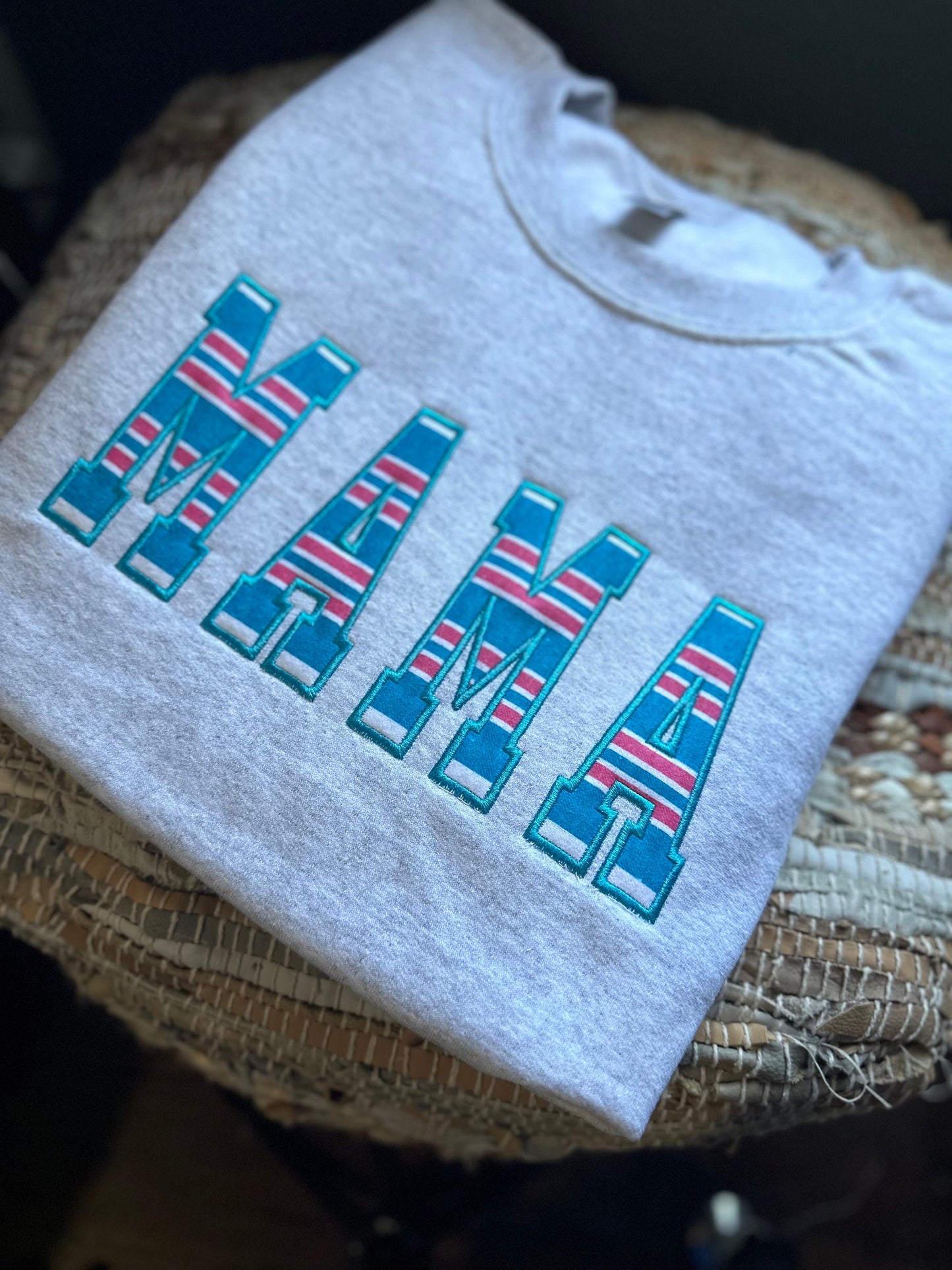 Embroidered hospital blanket Mama sweatshirt - Appliqué Mama sweatshirt - personalize mama crewneck - personalized embroidery gift