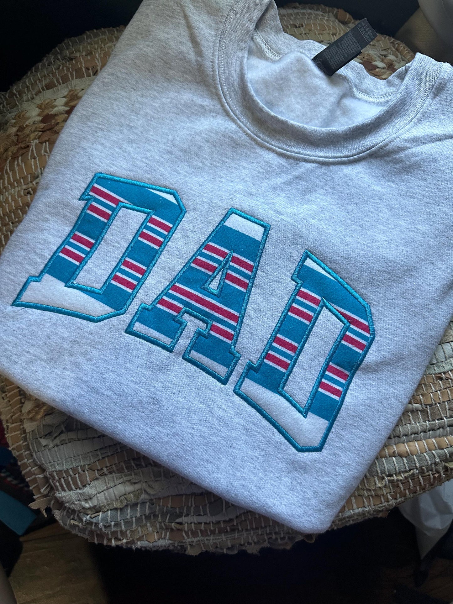 Embroidered hospital blanket Dad sweatshirt - Appliqué Mama sweatshirt - Dad Sweatshirt crewneck - personalized new parents gift